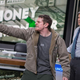 Image for article titled Chicago, see George Clooney and Julia Roberts in Money Monster early and for free